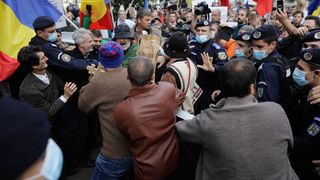 Proteste în fața Ministerului Muncii după majorarea salariului minim cu doar 41 de lei