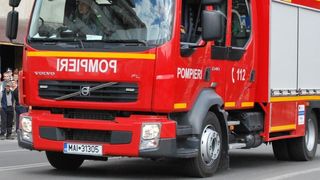 Incendiu într-un bloc din Baia Mare: O femeie a murit şi alte 46 de persoane au fost evacuate