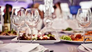 Se redeschid restaurantele și cafenelele. Care este orașul cu rata de infectare 2,17 la mie