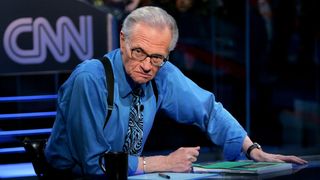 Jurnalistul Larry King, internat după ce a fost diagnosticat cu Covid-19