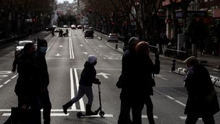 Temeri legate de al treilea val al pandemiei. Restricții mai dure de luni