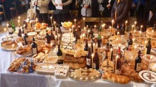 Moşii de iarnă 2021: Pe ce dată se face pomenirea morţilor şi ce alimente se împart în Sâmbăta Morţilor?