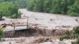 Cod roşu de inundaţii în trei judeţe din țară