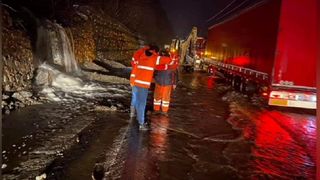 Ploile au făcut ravagii în România. Inundaţii şi copaci doborâţi de vânt, în 22 de localităţi 