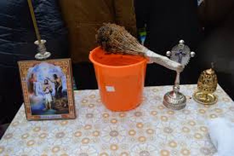 Ce trebuie să spui înainte să bei din aghiasma sfințită în ziua Bobotezei