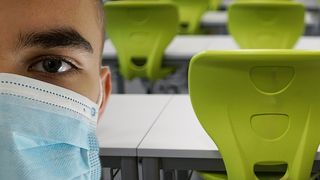 Italia prelungeşte restricţiile împotriva covid-19 şi amână reluarea cursurilor în licee