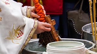 Care este procesul prin care se sfințește agheasma în ziua de Bobotează