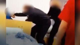 VIDEO -Copil din orfelinat,speriat de &icirc;ngrijitori că ajunge la ospiciu