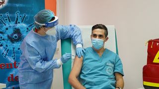 Vaccinul anti-COVID. Autoritățile sanitare combat informațiile false din mediul online