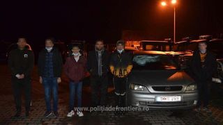 Un român a încercat să scoată ilegal din țară 5 migranți