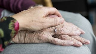 Ce s-a întâmplat cu pacienta de 95 de ani bolnavă de coronavirus?! Răspunsul medicilor