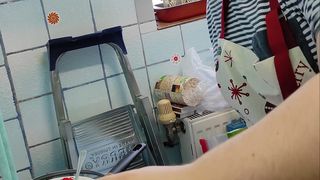 Povestea emoționantă a lui Gabriel. Tânărul vinde dulceață ca să-și poată cumpăra medicamente