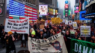 Trei persoane au decedat din cauza unor ”urgenţe medicale” în timpul violenţelor care au avut loc în zona Capitoliului