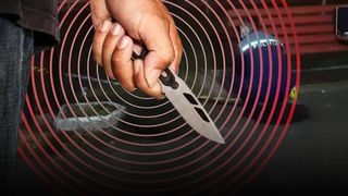 VIDEO -Un individ care și-a înjunghiat soția, lăsat liber de polițiști