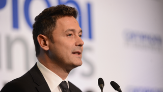 C&acirc;ți euro &icirc;ncasează lunar un bancher de top din Rom&acirc;nia