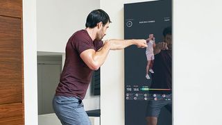 VIDEO -Dacă nu vreți să mergeți la sală, acum aveți oglinda-instructor