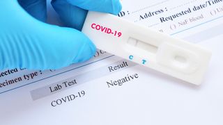 Țara care le solicită test COVID negativ celor care vin din România 