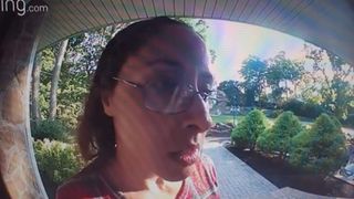 VIDEO| Caz șocant între un curier și un client. Totul a pornit de la bacșișul primit