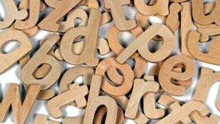 Cum se scrie corect: &rdquo;cearceaf&rdquo; sau &rdquo;cearșaf&rdquo;?