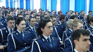 C&acirc;nd au loc, de fapt, admiterile pentru Școala de Poliție C&acirc;mpina. Pe site-ul oficial nu există nicio informație