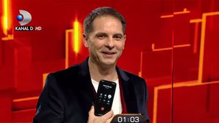 VIDEO - Dan Negru l-a sunat pe Florin Piersic chiar din emisiunea lui Denise Rifai, de la Kanal D! Cum a decurs discuția dintre ei?