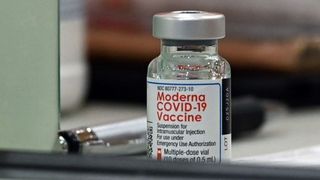 Prima tranșă de vaccin anti-COVID-19 Moderna a ajuns în România