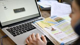 Constanţa: Aproape jumătate dintre elevi sunt nemulțumiți de școala online