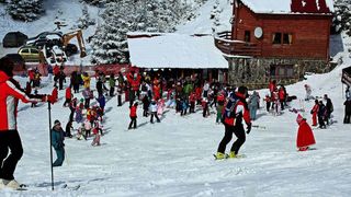 VIDEO - Bogăție în stațiunile montane datorită ninsorilor abundente