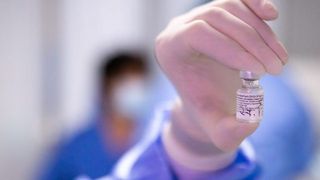 Vaccinare împotriva COVID-19. Top 10 informații înșelătoare de care să te ferești: ”Vaccinarea va fi obligatorie?”