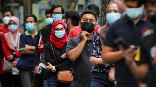 Singura țară din lume care își vaccinează tinerii înaintea bătrânilor