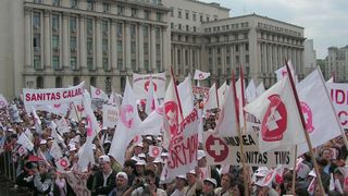 Angajații din Sănătate protestează joi în fața Guvernului