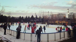 VIDEO - Frigul a deschis patinoarele în aer liber din Capitală