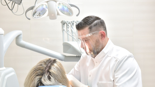 „Problemele dentare nu trebuiesc ignorate în pandemie”, ne sfătuiesc specialiștii!