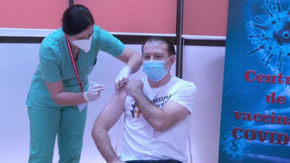 Premierul Florin Cîțu s-a vaccinat anti-COVID-19 ( VIDEO)