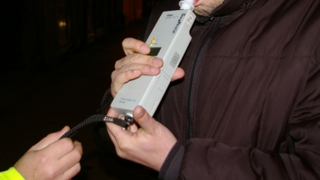 Dialog viral &icirc;ntre un polițist și un șofer: &bdquo;Vinul roșu face bine la circulație. Chiar nu știți?&rdquo;