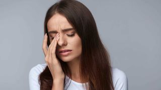 Ce înseamnă, de fapt, când ți se zbate unul din ochi