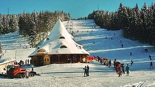 VIDEO -Stațiunile montane căutate pentru lipsa aglomerației sunt pline