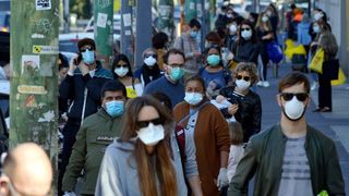 Când vom putea renunța definitiv la mască