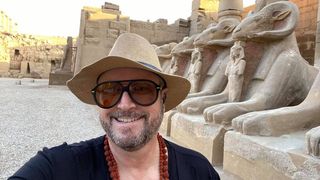 VIDEO - Cătălin Botezatu a rămas în Egipt și acum stă într-un castel