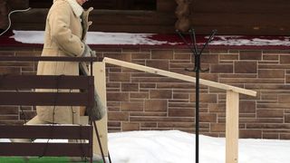 Vladimir Putin, baie în apa înghețată de Bobotează (VIDEO)