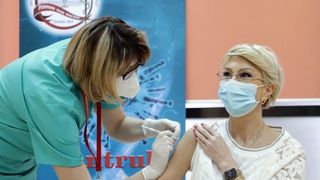 Vicepremierii şi miniştrii Guvernului Cîţu s-au vaccinat la Spitalul Universitar de Urgenţă Militar „Dr. Carol Davila”