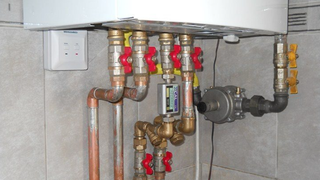 Care sunt intervalele de timp la care se fac reviziile unei centrale termice