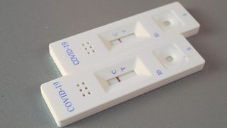 femeie descoperită cu covid în avion