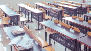 Schimbări drastice în licee. Ministrul Educaţiei a semnat un ordin pentru reducerea numărului de elevi în clase