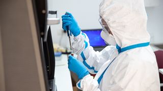 VIDEO - Scăpăm de unele restricții, dar nu și de boală. Adevărul despre rata de infectare cu coronavirus &icirc;n Rom&acirc;nia