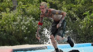 zannidache survivor românia viața la orfelinat