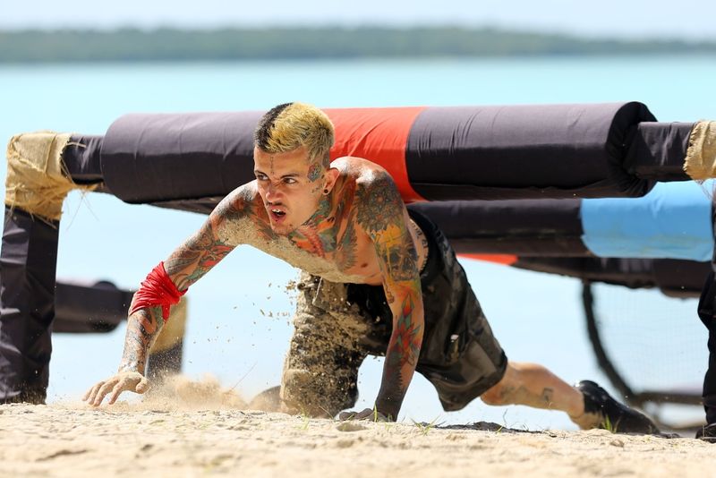 zannidache survivor românia viața la orfelinat