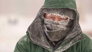 Iarna își arată colții. Cod portocaliu de viscol în sud-estul țării - HARTA