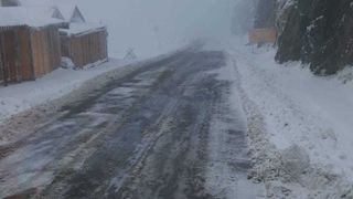 Maşini blocate pe drumurile din judeţul Ialomiţa