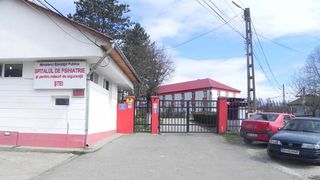 Un pacient de la Psihiatrie, cu o crimă la activ, a înjunghiat o asistentă. "A vrut să o sperie"